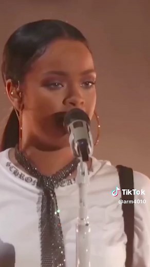 Rihanna Love On the Brain Live Performance at Global Citizen Festival 2016