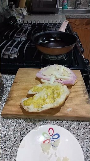 Cuernito con jamón, manchego y parmesano #recetas