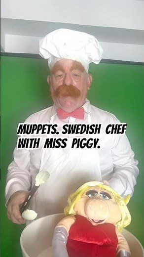 Muppets. Swedish chef with Miss piggy in the frying pan.🍳 🐷 #shorts #shortsthemuppets
