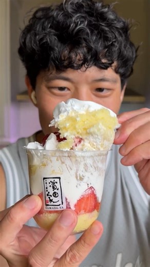 Strawberry Cake 🇯🇵 vs Dubai Chocolate 🇦🇪. Which country wins?! | Hungry OC