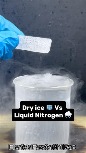 Dry ice 🧊 Vs Liquid Nitrogen 🌧️ #Satisfying #Experiment #Science #ASMR #LiquidNitrogen