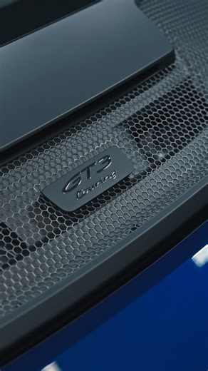 GT3 Touring in with a window coating using @gtechniq 👀 Gtechniq stays winning for a reason. Crystal-clear visibility, insane hydrophobic performance, and long-lasting protection that actually bonds to your glass — not just sits on top. Less grime, easier cleaning, and safer driving in any weather. When it comes to window coatings… this is the one. 🔥🚘💧 #porsche #gt3touring #porschegt3 #detailshop #detailingcars #cardetailing #ppf #paintprotectionfilm #paintprotection #tint #windowtint #cerami