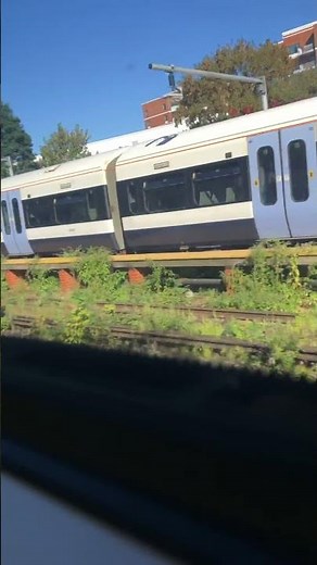 2 class 465 waiting to go to scrap