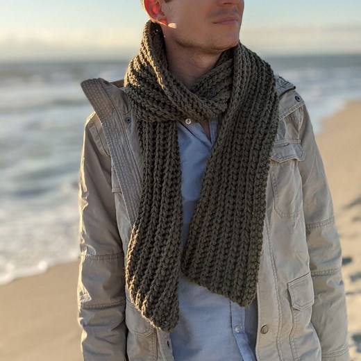 Free Chunky Men's Crochet Scarf Pattern | Jewels and Jones