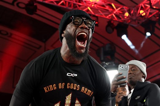 Chisora vs Wilder hit by glove issues on eve of much-hyped clash