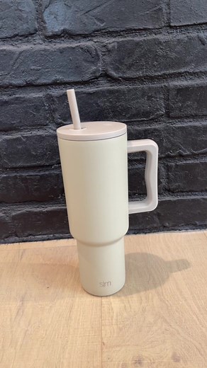 The new @Simple Modern 40 oz tumbler. Dishwasher safe, slim base for car cupholders, and a gripped straw holder. Shop through the link in my bio #amazonfinds #amazonmusthaves