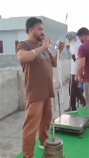 Heaviest weight lifted with one ear using a clamp 👂🏋️ 84.580 kg (186.46 lbs) by Amrik Singh 🇮🇳 | Guinness World Records