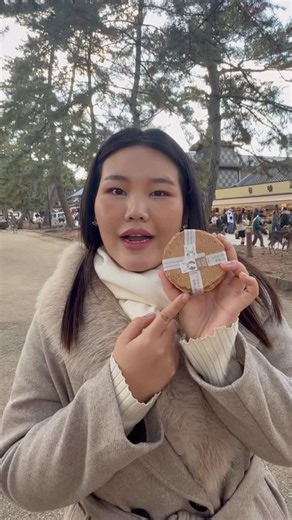 Bowkanyarat on Instagram: "#เมืองนารา #narajapan ใครที่มาโอซาก้าแนะนำให้มาเมืองนารากวางที่นี่บันเทิงมาก 😂😂😂 #bowkanyaratchannel #bowkanyarat"