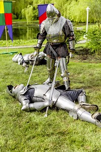 Garage Sale Mystery: Murder Most Medieval (2017) | ČSFD.cz