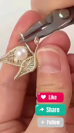 ✨ DIY Chain Necklace Magic! ✨ Create a handmade necklace you’ll absolutely adore! 💖 Perfect for gifting, dressing up, or adding a touch of love and artistry to your style. ✨ 👇 Follow @CreateSimpleEasy for more DIY jewelry magic! 💬 Tag a friend who loves creative crafts 🔁 Save this idea • Share the love #CreateSimpleEasy #jewelrymaking #jewelrydesigner #JewelryAddict #wirejewelry #wirewrappedjewelry #HandmadeWithLove #wedding #weddinginspo #bracelet #necklace #creativedesign #craftsmanship #i