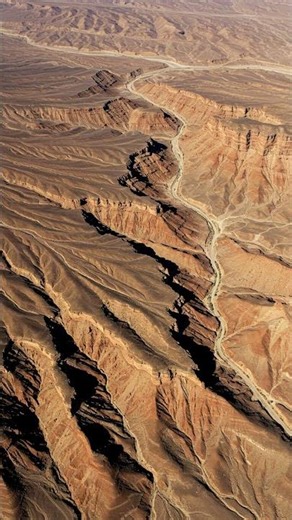 Are Deserts Earth's Ultimate Time Capsules? ⏳ #Deserts #Geology #History