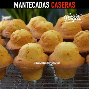 ✨ ¡Prepara las mantecadas más esponjosas y deliciosas en casa!�En este video te comparto una receta sencilla, rápida y con ingredientes que seguramente ya tienes en tu cocina. Obtén mantecadas altas, suaves y con ese aroma irresistible que todos aman. 🥣 ¿Qué encontrarás en este video?� Ingredientes exactos� Tips para que queden súper esponjosas� Paso a paso sin complicaciones ⭐ El Secreto del Copete Perfecto en las Mantecadas ✅ Batido correcto: aire = copete * Bate muy bien los huevos con el az