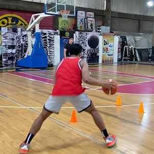 Quickest way to pull up off a ball screen action. @3rd_e - - - - 🎥: @fibaasiacup #TrueFocus #KingT #Footwork #focusonthedetails Want to train with us? Call or message 09267411424 for inquiries. | TrueFocus: Basketball Skills Development