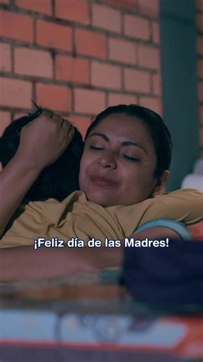 Hoy reconocemos a las mamás que transforman vidas cada día 💙 Aquellas mujeres que impulsan sus sueños y trabajan incansablemente para construir un mejor futuro para sus familias. En Caja Arequipa, nos sentimos orgullosos de acompañar a cada madre emprendedora que sigue adelante con fuerza y corazón. ¡Feliz Día de la Madre! 💐 #MadresQueTransformanVidas #CajaArequipa #DíaDeLaMadre