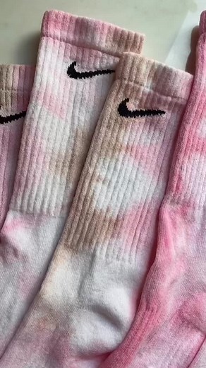 How to Tie-Dye Socks: Step-by-Step Guide