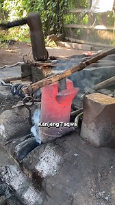 5.3K views · 574 reactions | The process of making a blacksmith's anvil #fblifestyle #brand #knife #farming | Kanjeng Taqwa | Facebook