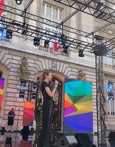 🎤 En direct du RFM MUSIC SHOW, la soirée est lancée ! | Ville de Levallois