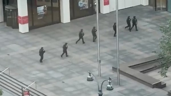 4 dead, including off-duty NYPD police officer, in Midtown Manhattan shooting: Officials