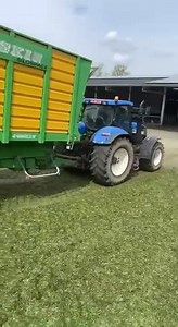 58K views · 459 reactions | "Pure Power ;)", schreibt Xavier Verdingh zu dem #HandyVideo per Nachricht. Es handelt sich um einen #NewHolland T7050 und #Joskin Silospace 20-38. | profi | Facebook