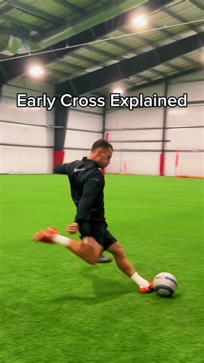 3 fixes to hit the perfect cross 🛠️ 1. Recognize the gap before the run is obvious 2. Open your body to disguise the delivery 3. Play the ball into space, not feet This shows up every game at the highest level. 👉 Save this and start finding the gaps in game. #football #soccer #fyp #soccertraining