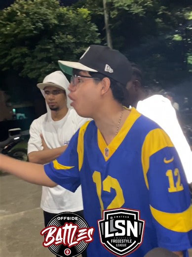 Tremendo cruce de octavos nos dejaron los señores @Sentcito @zuko_free y @doggyscrap formato Tekino entre @sentcito y @gom4_tattoo vs @zuko._.2fl y @jannyvalencia123 vs @doggyscrap y @lilcroz7 📸@Tiago🦇 Patrocinan: @Guille @zuko @son_folkloreros_oficial @grisseyes #rap #freestyle #redbull #freestylecolombia #music #fms #rapnacional #freestylecali #batalla #punchline #batalladegallos #plaza #domingodefreestyle #rapnacional #rapper #rap #4x4