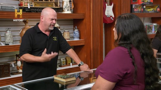 Na loja do Rick, vale tudo para descobrir se uma peça é autêntica! Hoje temos uma primeira edição de "O Sol é Para Todos" que viu dias melhores e estátuas mexicanas que podem valer uma fortuna... ou nada. O teste do especialista Bob Dodge com água e cheiro de terra vai te surpreender! Quem será que leva o dinheiro hoje? 💸 #TratoFeito | HISTORY