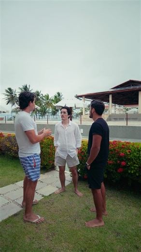 João Brazil | Psicólogo on Instagram: "Segue @joaobrazil.psi Quando falamos de trauma e relacionamento saudável, estamos falando de esquemas de aprendizado. O cérebro aprende padrões de forma muito prática, ele registra o que aconteceu, como você se sentiu e o que precisou fazer para sobreviver emocionalmente. Grande parte disso passa pelo hipocampo, que organiza memórias, e pela amígdala, que marca a intensidade emocional delas. Por isso, boa parte das suas reações atuais não vem de um “lado o