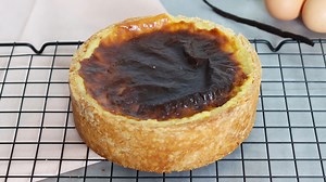 Quel bonheur de croquer dans un flan pâtissier 🤩 Pour le refaire à la maison, suivez les conseils de Chef Damien ! La recette ➡ https://bit.ly/2VDxAT5 | 750g : Recettes de cuisine