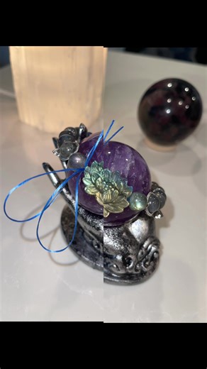 Deflect unwanted energies & shield your aura with Labradorite 🪄 This stone is a great addition to calm an overactive mind 🧠 ☮️ Used by healers & shaman in ancient times, Labradorite can strengthen your psychic abilities whilst enhancing your spirituality 🕉️ #labradorite#labradoritejewelry#crystals#crystalshop#diy#diyjewelry#crystalhealing#energy#aura#protection#calmingcrystals#spirituality