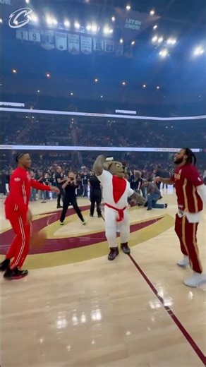 🐶🕺 Reunited: Moondog & Isaac! #LetEmKnow #Cavs #NBA #Shorts