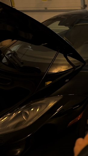 How to charge a McLaren (or, any car) battery in parallel to trick a trickle charger into assuming a reference charge 👍🏻 thank you guys for all of the love and support on the new you tube channel ♥️ #mclaren #cardity #projectcar #mp4 #cargirl