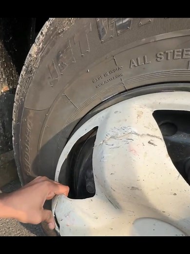 3.3M views · 125K reactions | Hamari New Luxury Truck Ka Accident Ho Gaya  || Side Glass Tut Gaya #reelschallenge#rrajeshvlogs#shorts#viralchallenge | R Rajesh Vlogs official channel | Facebook