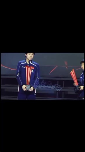 Đại loại cuộc đối thoại là: 🦈: Lát nữa anh chụp nhé 🦁: Em chụp đi như vậy mới đẹp 🦈: Nói anh chụp thì anh chụp đi 🦁: Chụp thì chụp Có nhiud nguồn dịch lắm mn ạ, nhg cái nào cx là bàn vc chụp ảnh cả😇 Cj bé kiểu: bé đã bảo anh chụp thid chụp ik, cứ lải nhải, bực chớt bé ròi.🤣 #otpisreal #5114 #shatou #stp #chitinshatou