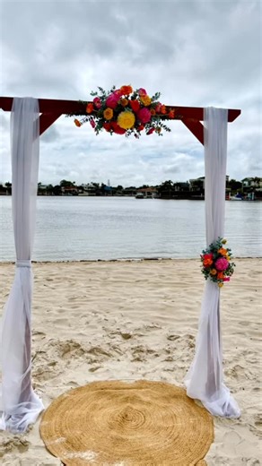 You may have seen our collaboration with @barefootbrideweddings 🌸 We have created florals to accompany their wonderful ceremony packages. A perfect combination 🌸 And if you’re wanting faux bouquets and buttonholes, we’ve got you covered 😊 #sunshinecoastbusiness #weddings #sunshinecoastwedding #fauxflowers | The Flower Curator