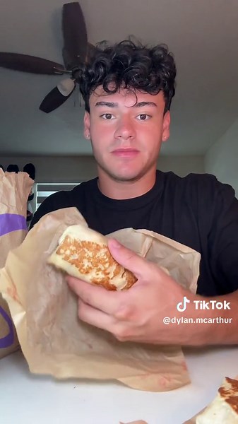 Trying Taco Bell Breakfast Menu for the First Time