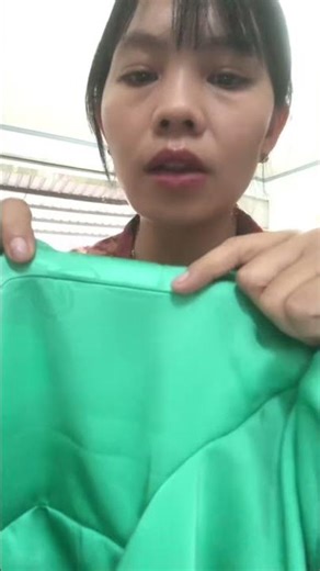 Mistakes to avoid when ironing pleats on ao dai (Vietnamese traditional dress).