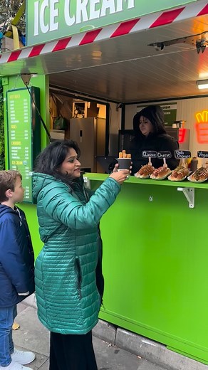 Recipe chahiye to Comment “Recipe” India aake Recipe share karti hun Churros and chill in London! 🇬🇧🍩✨ Crispy outside, soft inside, dipped in warm chocolate — pure happiness in every bite 😋🍫 Enjoyed these sweet Spanish treats while exploring the cozy streets of London ❤️ Because nothing beats a warm churro on a cold London day! ☕❄️ | Cook With Parul