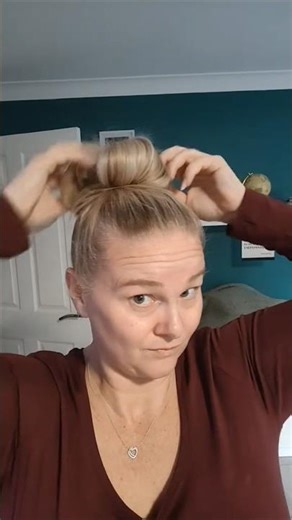 60 second messy bun hack. #bun #hairstyle #viralhair #hairhack #hairtutorial #messybun