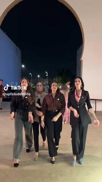 University Team Dynamics: Handling Late Arrivals