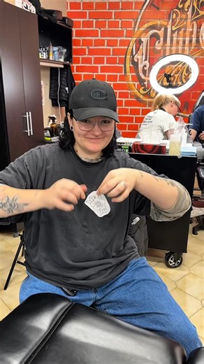 Check out @tattoosardine qui se met à la place de ses cobayes🤪 | Studio tattoo Sortilege