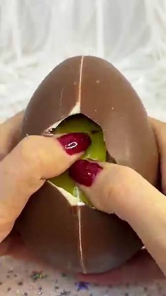 ASMR Unboxing Kinder Surprise MAXI Minions💛 #asmr #kindersurprise #shorts #minions #reels #viral