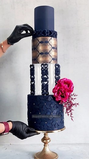 623K views · 10K reactions | Sharing a quick video tutorial of a beautiful navy blue and gold cake #cakeart # #edibleart #cake #cakedecorating #cakedesign | Sugar Fancies by Pooja | Facebook