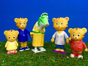 DANIEL TIGER Plays with Sing Wind Up Toys!