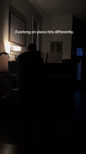Everlong piano cover — powerful public piano performance
