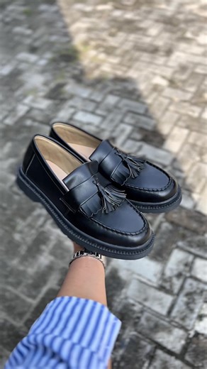 Real pic Aletta black!! so cool 🥶🥵 #promomakanharian #pestarasaakhirtahun #loafersshoes #fyp #sbgoodlook_id