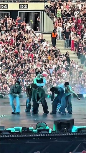 The perfect ending for Mic Drop at Paris D1. #bts #arirang #micdrop #btsconcert #btsarmy #paris