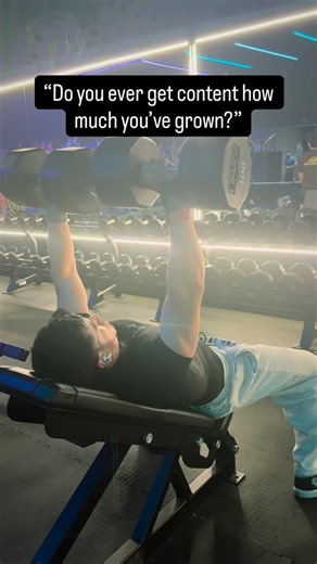 Jojo on Instagram: "I’d be lying if I said being able to bench 100s without a lift off and hitting a PR didn’t make me happy…. BC YOU DANG RIGHT IM STOKED TYPE SHIIII AHHHH 🤪 Toji, Zoro, Vegeta, Asta are just a few examples of new fighting because they never took a break But in all seriousness I need to lock in my sleep schedule because my body needs more than 6 hours of sleep 😭😭 #gym #fyp #typeshit #anime #physique"