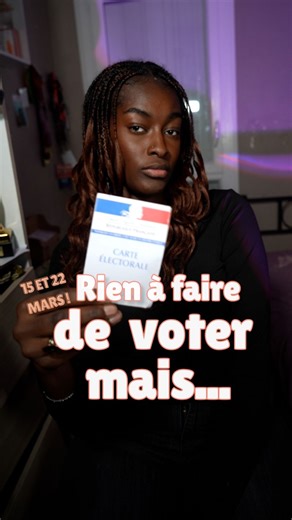 Khoum! | Journaliste EnKontinu on Instagram: "Pourquoi on n’en a rien à faire de voter ? 🗳️🤷🏿‍♀️ On va se dire les termes : On est fatigués. Fatigués de voir des candidats qui ne nous calculent que tous les 5 ans. Fatigués des débats sur CNews qui nous pointent du doigt. Fatigués d'un système qui semble verrouillé. Mais voilà le piège : Ton silence est leur carburant. ⛽️ Ne pas voter, ce n’est pas faire grève. C’est donner une procuration gratuite à ceux qui te détestent pour qu’ils écrivent 