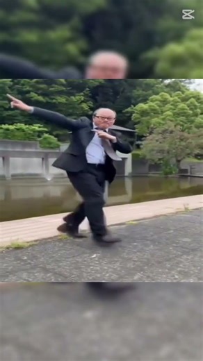 Dance for me #table #blonde #chinesedancer #chinesedance