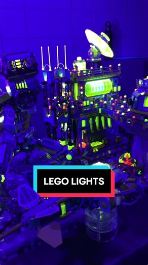 Brighten up the dark with some LEGO lights 💡 There were so many amazing light displays at Atlanta Brick Con. Kudos to the builders and their creative genius. 🙌